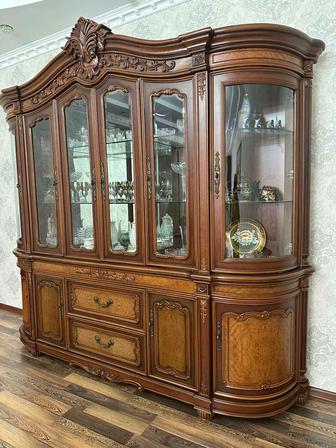 Продается сервант и комод