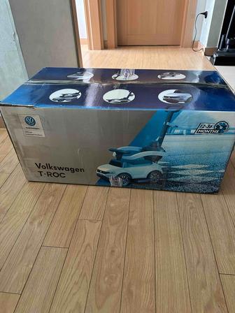 Продается детская машинка Volkswagen T-roc