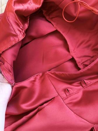 Продаю эксклюзивное вечернее платье 
Цена (Договорная)