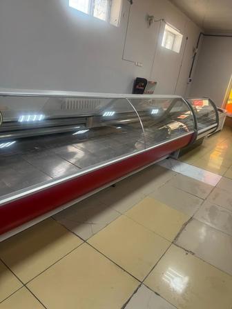 Витринный холодильник 4х метровый
