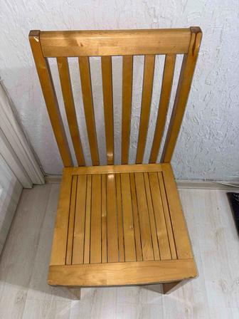 Деревянные стулья