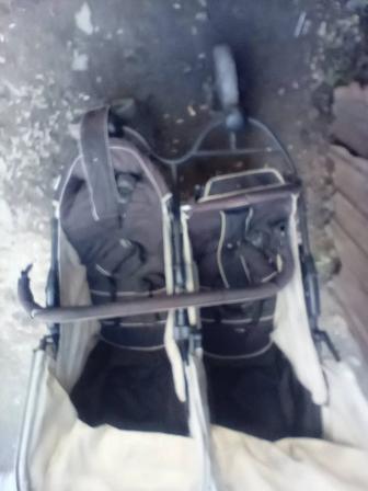Срочно продам коляску для двойняшек