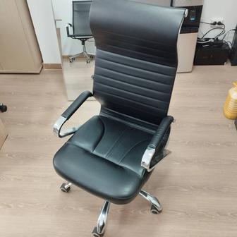 Продам компьютерное кресло Chairman 700 ЭКО черного цвета.