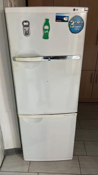 Продам холодильник на запчасти. Б/ у