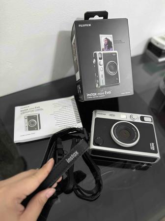 Фотокамера моментальной печати Fujifilm
Instax Mini Evo черный