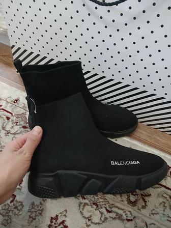 Продам черные сапоги BALENCIAGA