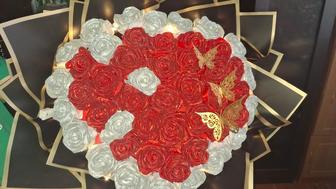 Розы атласные