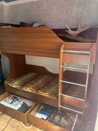 Продам двухъярусную кровать
