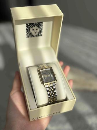 Часы Anne Klein