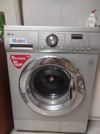 Стиральная машина LG.