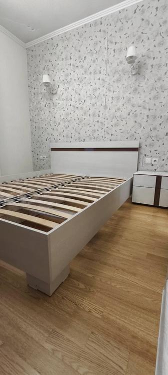 Продам двухспальная кровать с тумбами