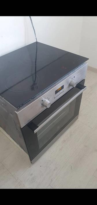 Электроплита с духовкой Electrolux
