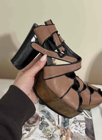 Туфли на высоком каблуке летние