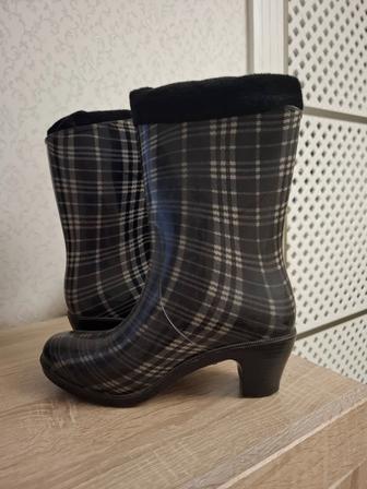 Продам резиновые сапоги