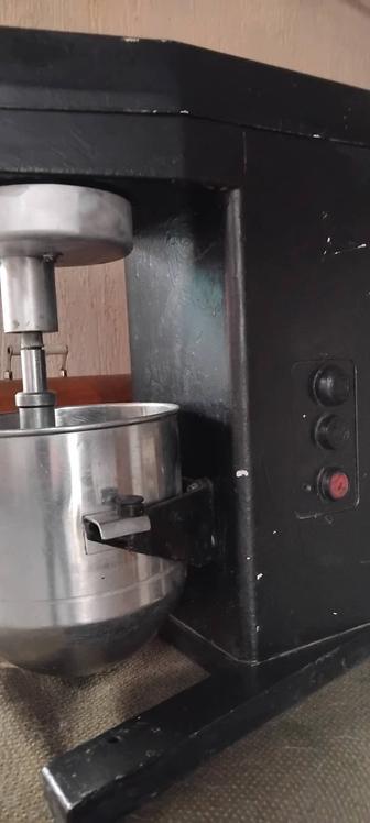 Тестомешалка в рабочень состоянии на 5кг