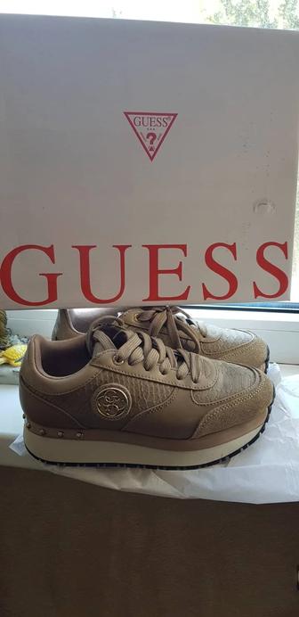 Кроссовки Guess