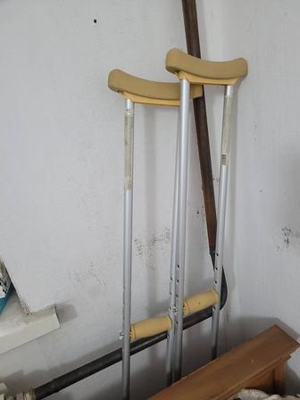 Костыли подмышечные, регулируемые (алюминиевые)