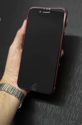 iPhone SE red