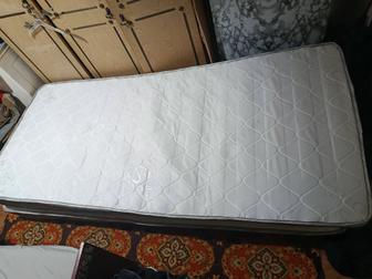 Продам матрас пружинный,