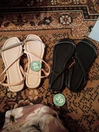 Продам женские сандалии
