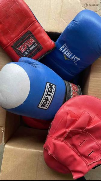 Коньки, боксерские перчатки