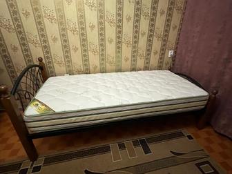 Продам кровать размер 1м на 90, с матрасом
