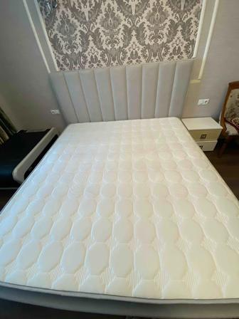 Продам двуспальную кровать и матрас