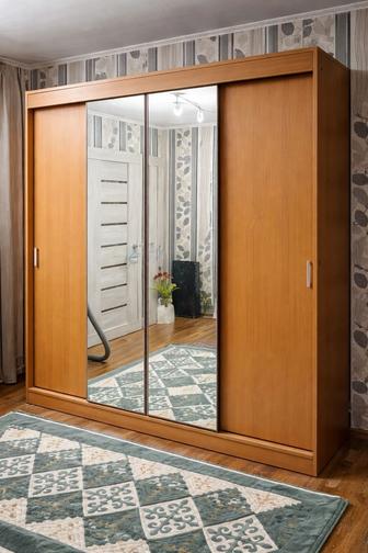 Продам большой вместительный шкаф для одежды