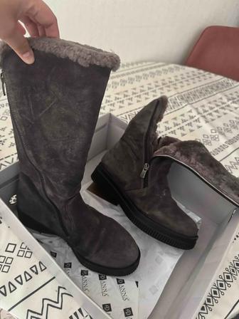 Продам очень теплые сапоги натуральная цигейка