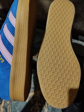 Продам кроссовки оригинал адидас