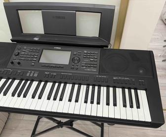 Продаю Yamaha psr sx700