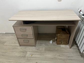 Продам письменный стол.