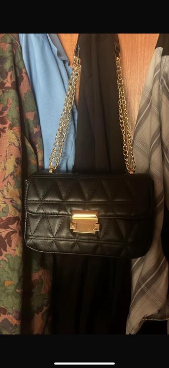 Продам черную сумку