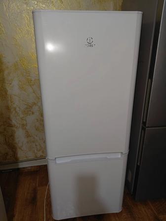 Холодильник индезит отличное состояния