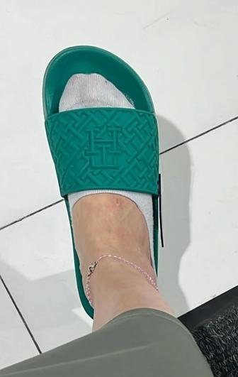 Продам тапочки Tommy Hilfiger