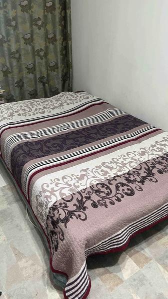 Мягкое плотное покрывало на кровать