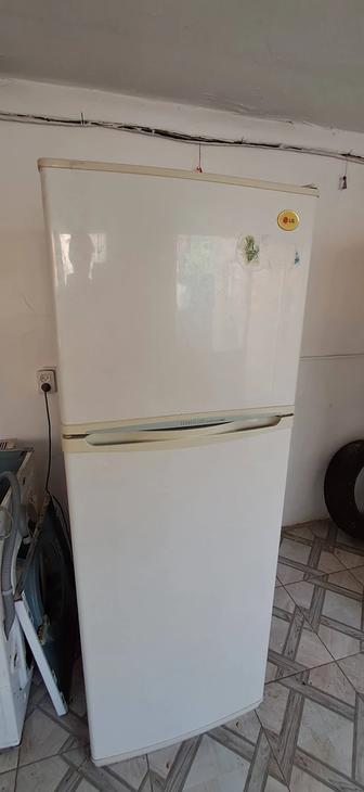 Продам холодильник