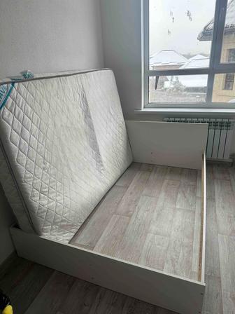 Продам кровать с матрасом