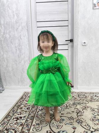 Платье зеленое