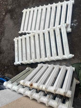 Продам чугунный батарея