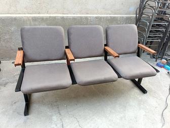 Театральные кресла