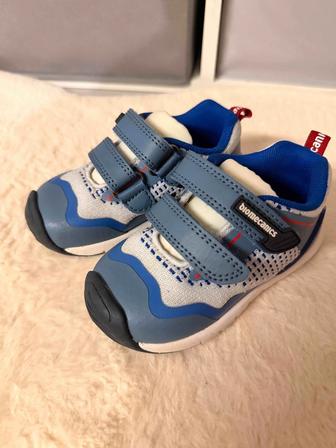 Кроссовки biomecanics 23р