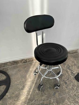 Стул на колесиках