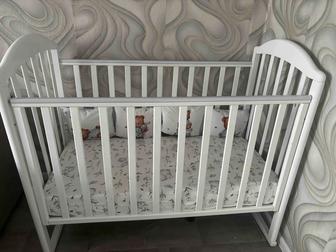 Кроватка детская белая