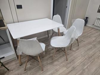продам стол и 4 стула новые