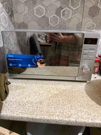 Продам микроволновку Midea