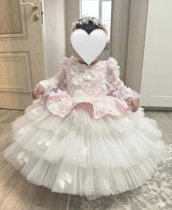 Продаю платье на годик