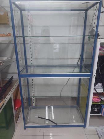Продам стеклянную витрину