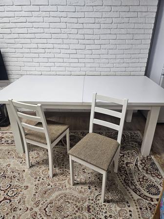 Продается большой обеденный стол с комплектом стульев