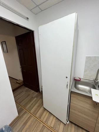 Продам белый шкаф с полками